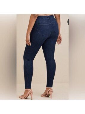 Torrid Bombshell Skinny Premium Stretch High-Rise Jean SIZE 26R MEASURE 44X28